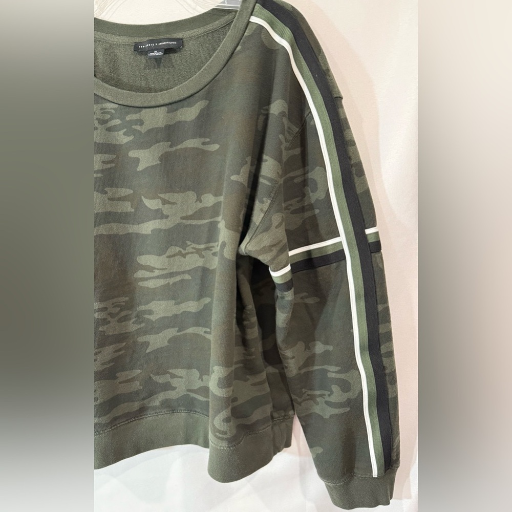 Sanctuary Anthropologie Women Sweatshirt Camouflage Green Track Fleece Size XL - Picture 2 of 7